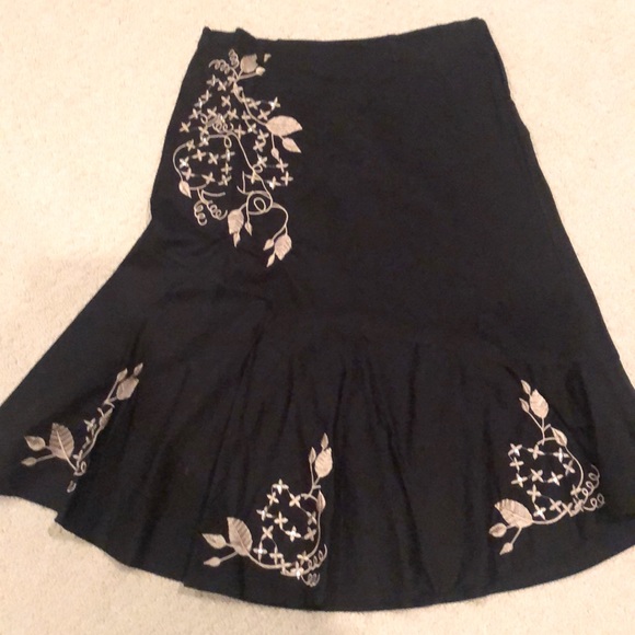 Brand new knee length skirt - Picture 1 of 1